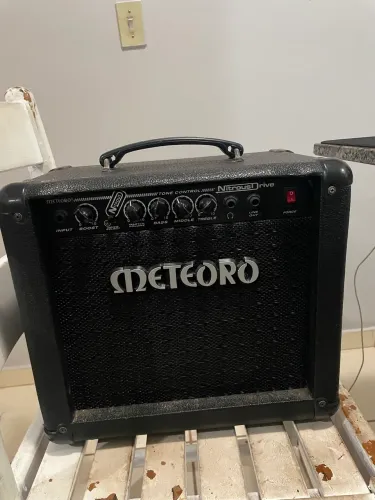 Amplificador de guitarra meteoro
