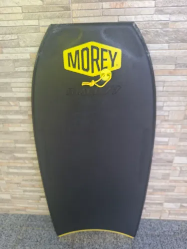 Vende-se bodyboard profissional mach-77. Prancha praticamente nova.