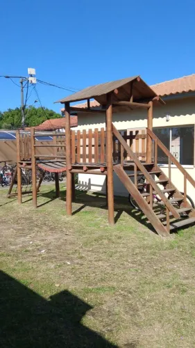 Playground Infantil de Madeira - Brinquedos e Jogos