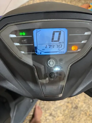 Moto com revisão em dia
