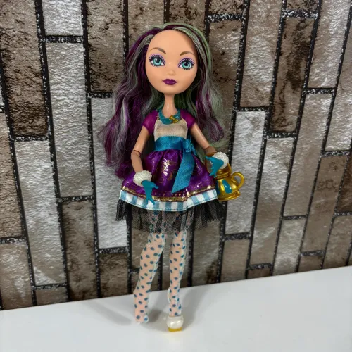 Boneca Ever After High Madeline Hatter, filha do Chapeleiro Maluco - Mattel 