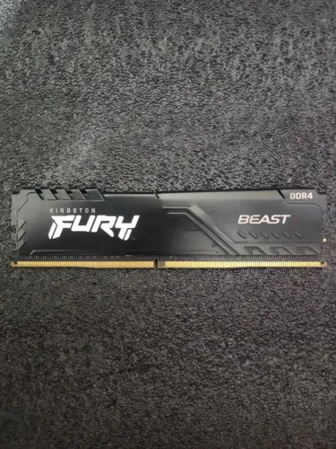 Memoria Kingston Fury Beast 16GB DDR4 3600MHz CL18 - Usada em Excelente Estado