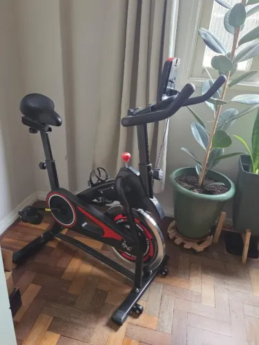 Bicicleta Spinning Profissional Fitness Inércia 13kg Inercia Cor Preto E Vermelho Sem