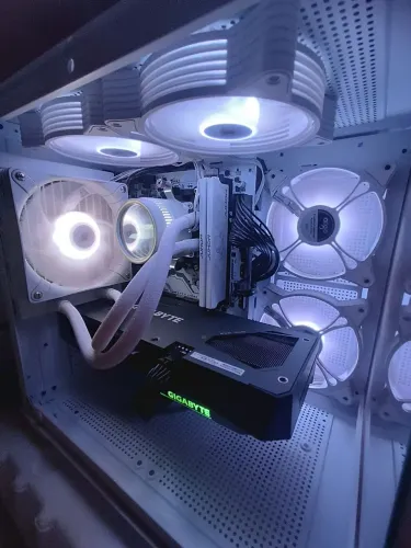 PC Ryzen 5 3600 + RX 7600