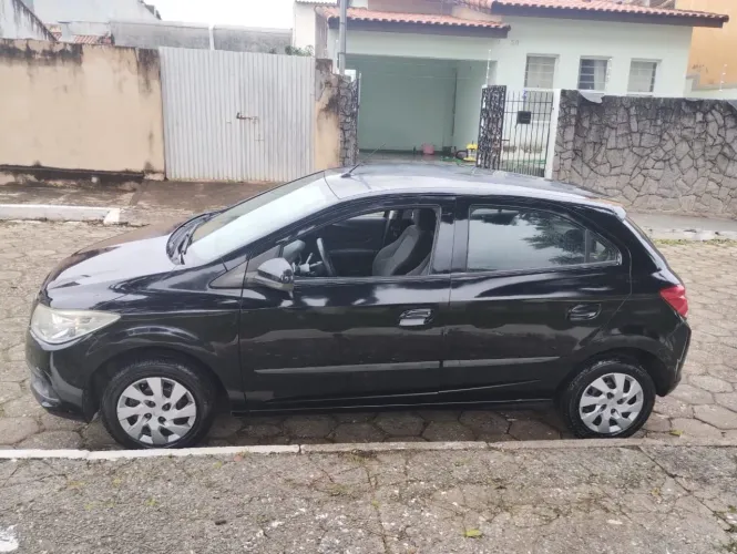 Chevrolet Onix Hatch LT 1.0 8V Flex Power Mec. 4P 2013