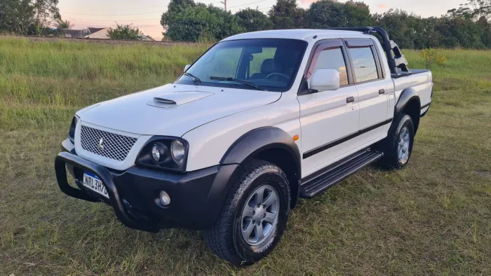 Mitsubishi L200 Outdoor HPE 2.5 4X4 CD T.dies. Mec. 2012