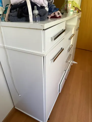 Cômoda branca grande 
