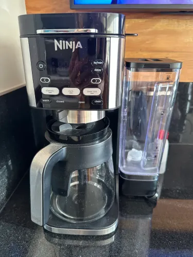 Cafeteira (CAFÉ QUENTE E GELADO) marca NINJA