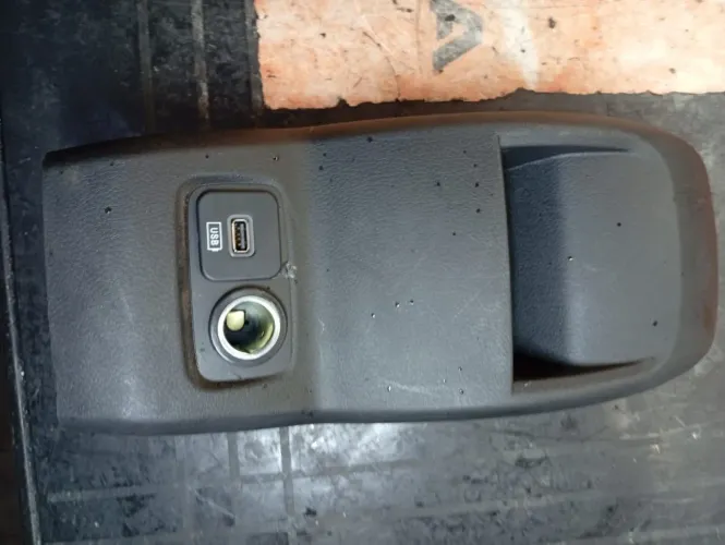 Acabamento Console Usb Fiat Toro 2023 Original 