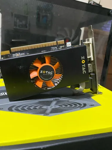 ? Placa de Vídeo NVIDIA GeForce GT 740 - Ideal para PC Gamer de Entrada