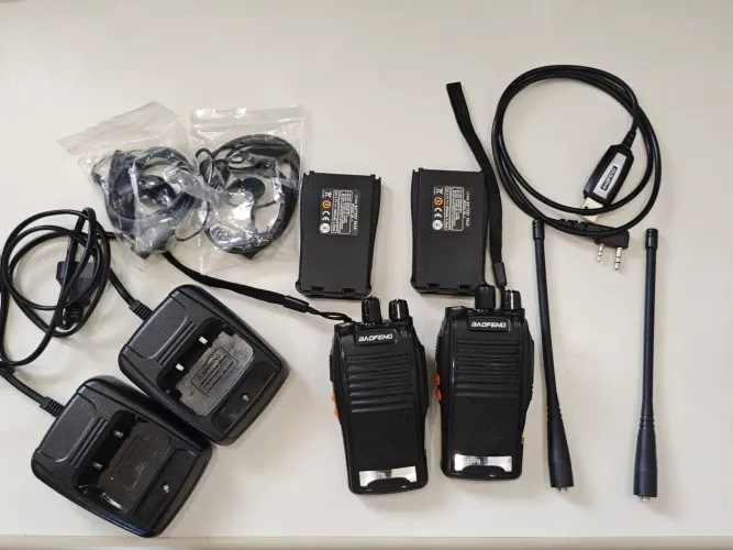 Par Baofeng bf 777s + antenas do uv-5r + cabo programação