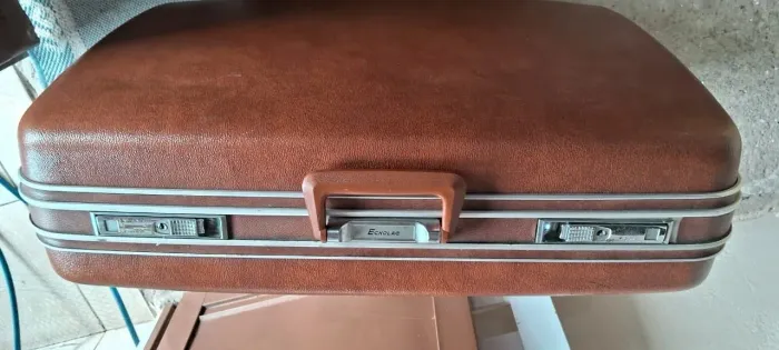 Mala Antiga vintage retrô em couro. Item único! Para decoração