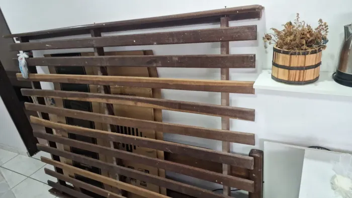Vendo cama casal de madeira massisa, retirar em boa viagem, ao lado shopping Recife