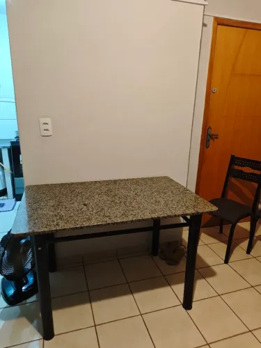 Mesa de Jantar + 4 Cadeiras
