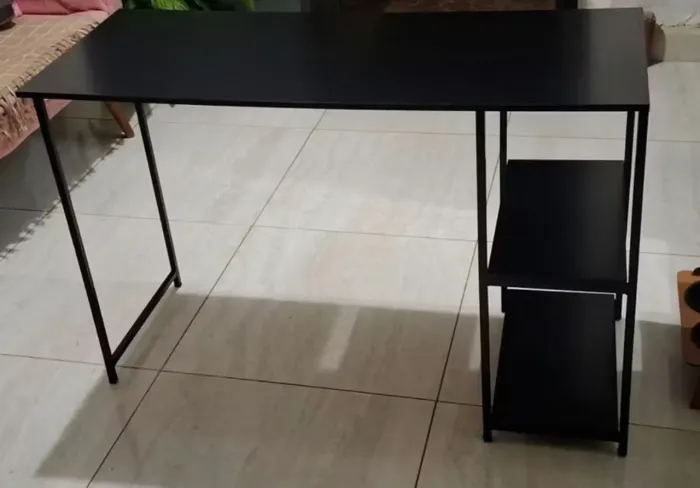 Escrivaninha preta