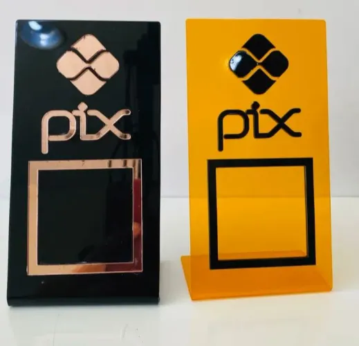 Plaquinhas de pix e chaveiros personalizados