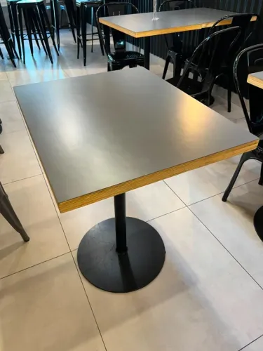 Mesa para salão de restaurante