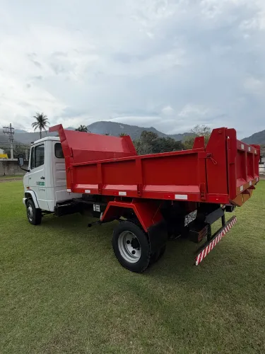 Caminhão Mercedes 709