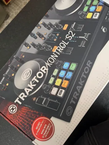 Traktor Kontrol S2 MK2 Native Instruments + Caixa e Acessórios Originais