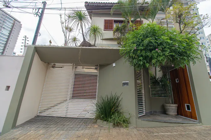 Casa para venda em Vila Deodoro com 4 quartos, sendo 1 suíte, 286m²