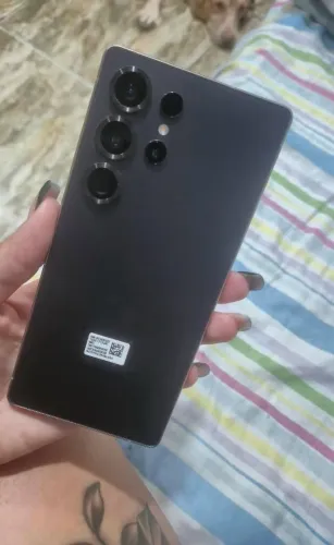 Vendo Samsung Galaxy S25 Ultra de 512 GB de memória interna e 12 GB de RAM.