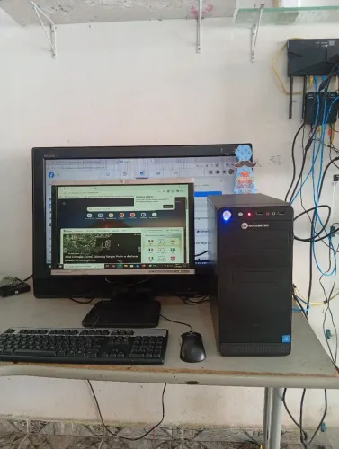 Vende se Pc completo básico 4gb de memória HD de 500gb trecado e mause monitor 19