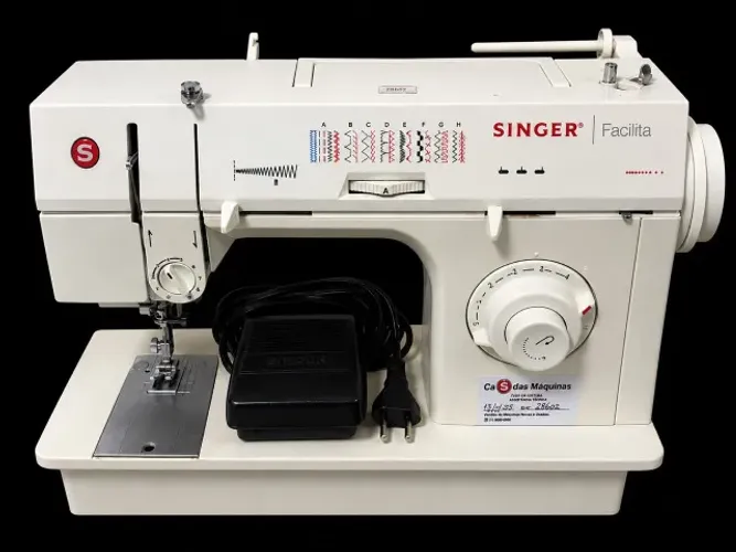 Máquina de Costura Singer Facilita - Elétrica com Pedal