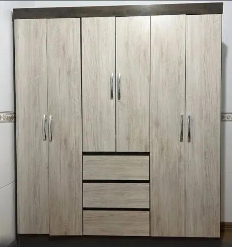 Guarda-Roupa Casal (6 Portas e 3 Gavetas)