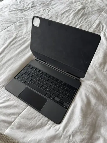 Magic Keyboard Preto 11" Apple - iPad Air 4/5 e iPad Pro 11" (1 a 4)