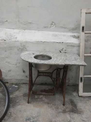 Pia em mármore, Cuba circular em.inox suporte de pé de maquina