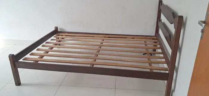 Cama de casal sem colchão
