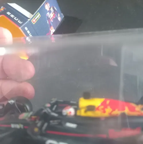 Miniatura F1 no case de acrílico