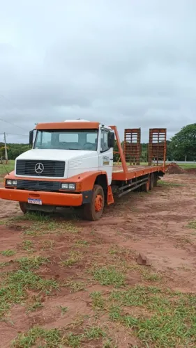 Caminhão plataforma 