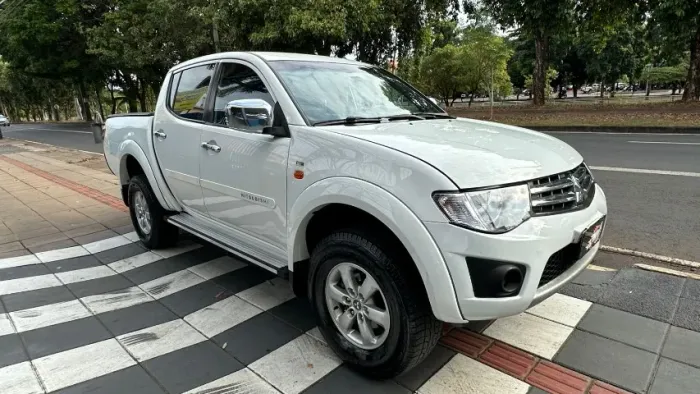 Mitsubishi L200 Triton HLS 2.4 Flex 16V CD Mec. 2015