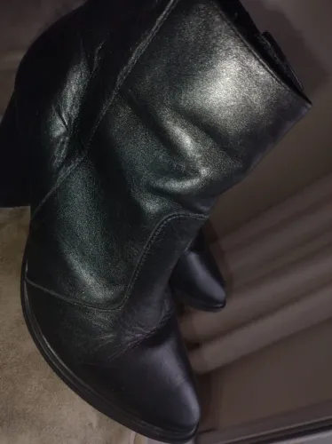 Bota preta novinha