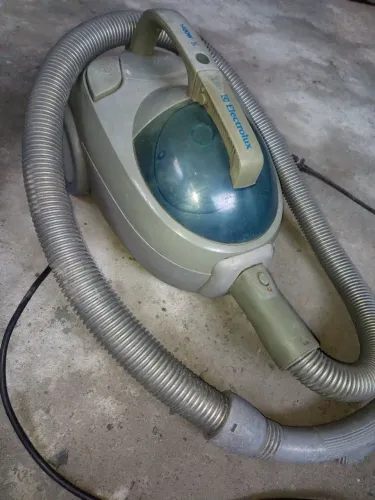 Aspirador de pó Eletrolux 1400watts, 127v, R$160,00!!!!!