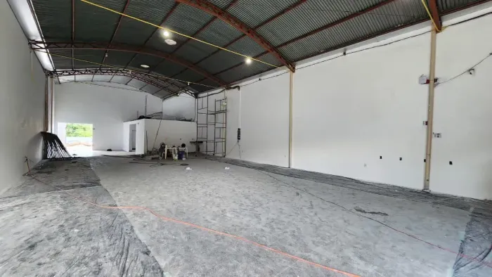 Alugo barracão com 280m² na Avenida Miguel Sutil - Cuiabá - MT