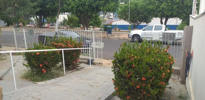 Melhor ponto do Pq. Veneza: casa com ótima edícula e amplo quintal