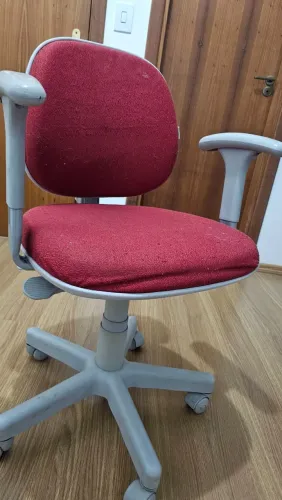 Cadeira de escritório vermelha