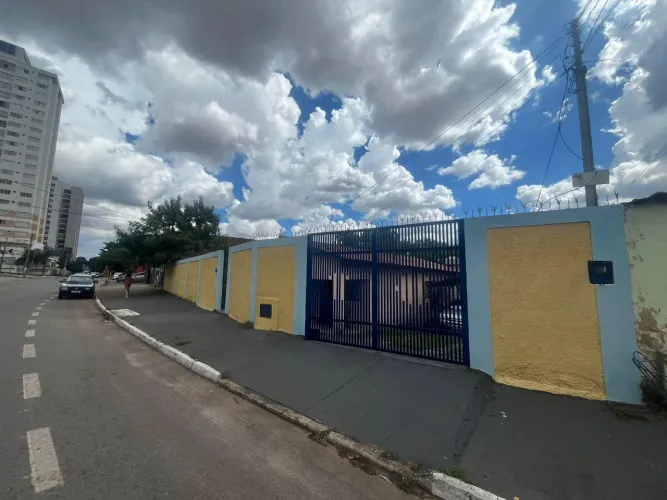 Casa + Barracão - Jardim América