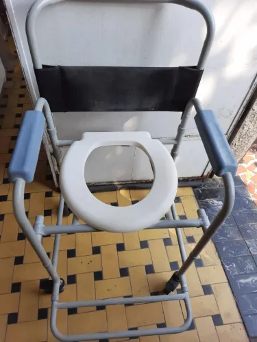 Cadeira de banho.