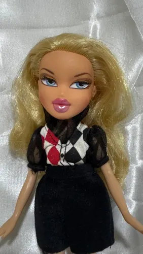Boneca Bratz Cloe (não identificada)