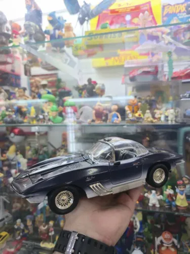 Miniatura Chevrolet Corvette Mako Shark 1961 1:18