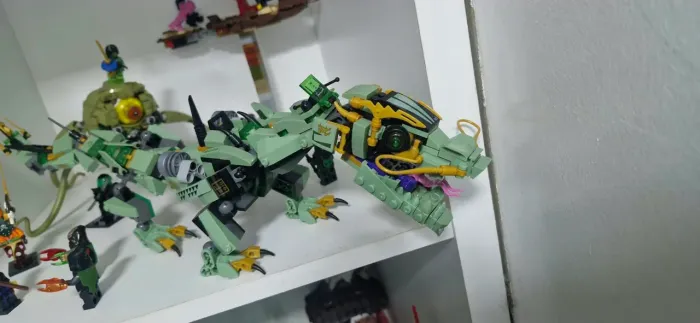 Réplica idêntica do set Dragão verde do Lloyd (70612)