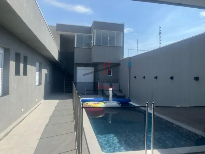 Casa com piscina para venda na Penha