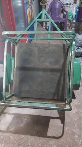 Vendo carretinha para moto. Boa para transportar agua e gás.