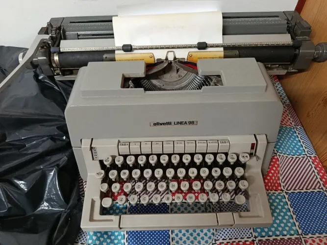 Máquina de datilografia Olivetti