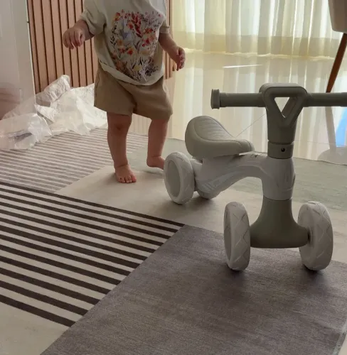 Triciclo / Bike de Equilíbrio Infantil - Cinza - Ótimo Estado