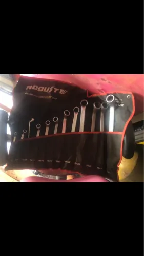 Vendo balcão 1 jogo chave 1 torno 1 moto esmeril 1 quadro ferramentas 