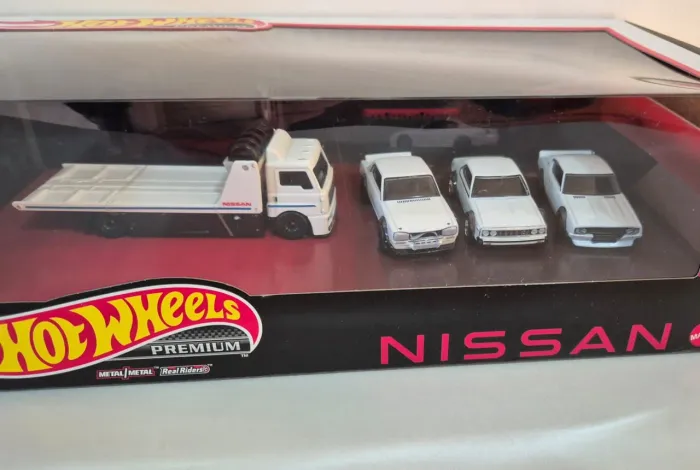 Hot Wheels Premium Set Nissan Skyline Team Transport